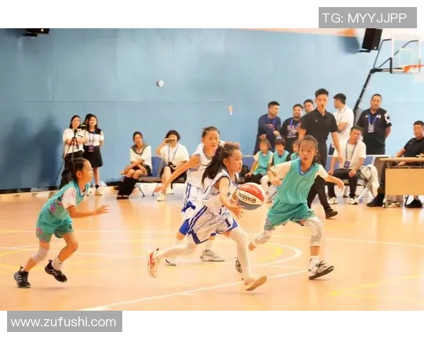 以篮球为纽带探索团队协作与青春激情在运动中的无限可能 以篮球为纽带探索团队协作与青春激情在运动中的无限可能