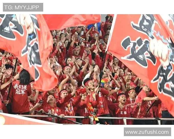 足球盛宴：全球顶级联赛激战正酣，球迷热情高涨，未来之星闪耀赛场